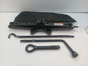 2006-2013 Toyota Highlander Scissor Jack with Tool Kit (Used OEM)