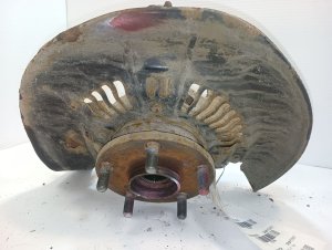 2014-2019 Toyota Highlander Front Steering Knuckle with Wheel Hub - Right (Passenger) (Used OEM)