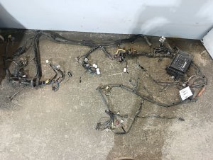 2000-2002 Toyota Land Cruiser Engine Fuse Box with Lid (Used OEM)