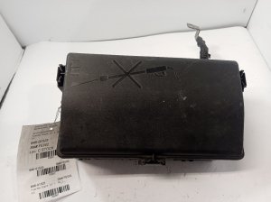 2010-2011 Cadillac SRX Engine Fuse Box Assembly (Used OEM)