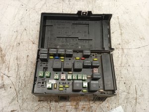 2006-2007 Dodge Grand Caravan Fuse Box (Used OEM)