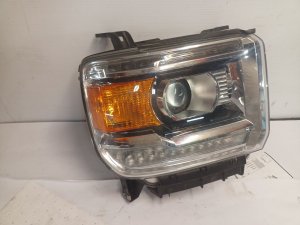 2015 GMC Sierra 2500 HD Headlight Assembly - Right (Passenger) (Used OEM)
