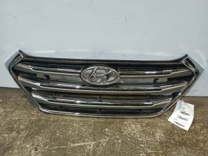 2016-2018 Hyundai Tucson Black Upper Grille with Chrome Surround (Used OEM)