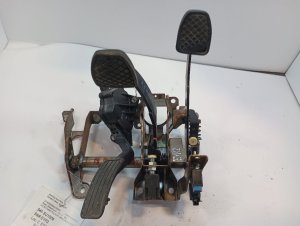 2005-2008 Subaru Forester Brake Pedal (Used OEM)