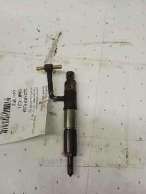 1999-2004 UD 1400 Diesel Fuel Injector (Used OEM)
