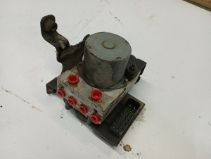 2008 GMC Yukon ABS Control Module and Valve with Vacuum Booster (Used OEM)