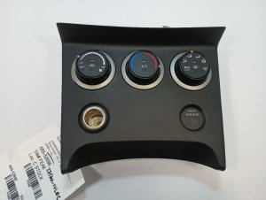 2014-2015 Nissan Rogue Select Manual Temperature Control with Heated Seats and Rear Wiper (Used OEM)