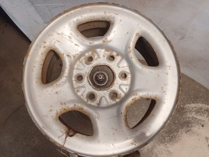 2000-2006 GMC Yukon Silver 16x6.5 14-Hole Aluminum Spare Wheel (Used OEM)