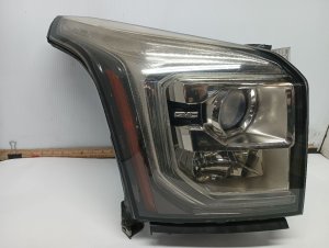 2015-2017 GMC Yukon Halogen Headlight Assembly - Right (Passenger) (Used OEM)