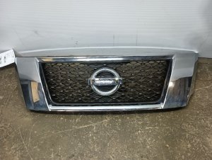 2013-2016 Nissan Pathfinder Black Chrome Grille (Used OEM)