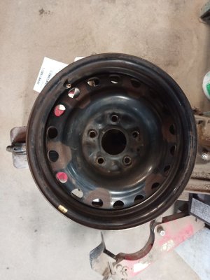 2009-2014 Volkswagen Routan 16x6.5 18-Hole Steel Wheel (Used OEM)