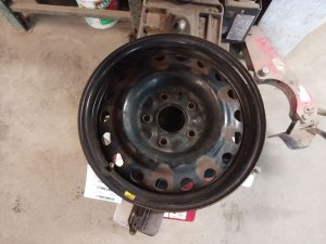 2009-2014 Volkswagen Routan 16x6.5 18-Hole Steel Wheel (Used OEM)