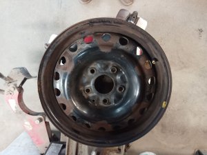 2009-2014 Volkswagen Routan 16x6.5 18-Hole Steel Wheel (Used OEM)