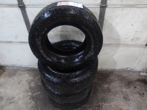 1999-2006 Mitsubishi Montero Bridgestone Dueler A/T 265/65R17 Tire (Used OEM)