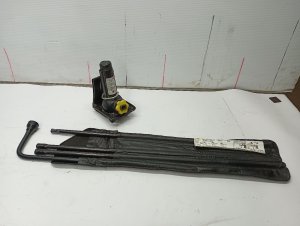 2007-2014 GMC Yukon Scissor Jack and Tool Kit (Used OEM)