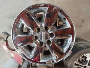 2009-2014 GMC Yukon Chrome 18x8 6-Spoke Chrome Clad Alloy Wheel (Used OEM)