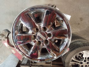 2009-2014 GMC Yukon Chrome 18x8 6-Spoke Chrome Clad Alloy Wheel (Used OEM)