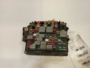  GMC Sierra denali Engine Fuse Box (Used OEM)