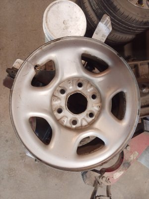 2000-2006 Chevrolet Tahoe Silver 16x6.5 6-Lug Steel Wheel (Used OEM)