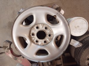 2000-2006 Chevrolet Tahoe Silver 16x6.5 6-Lug Steel Wheel (Used OEM)