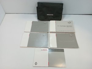 2015 Nissan Altima Owners Manual (Used OEM)