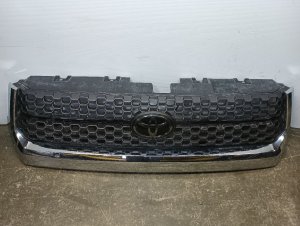 2018-2021 Toyota Tundra Black Upper Grille (Used OEM)