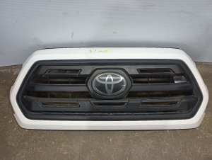 2018-2019 Toyota Tacoma Black Upper Grille (Used OEM)