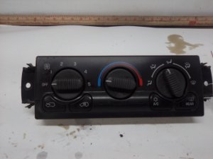 2000-2002 GMC Yukon XL 1500 Manual Temperature Control with Heated Seats (Used OEM)