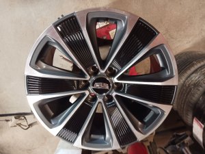 2021-2026 GMC Yukon 21x9.5 Alloy Wheel (Used OEM)