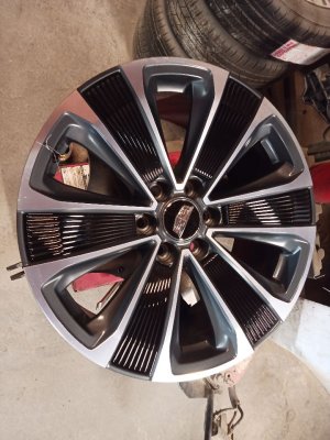 2021-2026 GMC Yukon 21x9.5 Alloy Wheel (Used OEM)