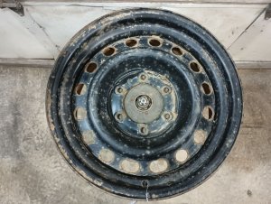 2001-2004 Toyota Tacoma Black 16-Hole Steel Wheel (Used OEM)