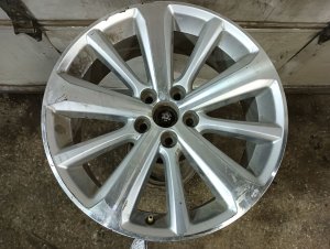 2008-2010 Toyota Highlander 17x7.5 6-Spoke Alloy Wheel (Used OEM)