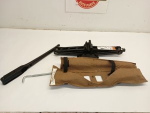 2009-2016 Lincoln MKS Scissor Jack (Used OEM)