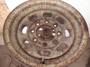 1999-2004 Ford F-250 White 16-Inch 8-Slot Steel Wheel (Used OEM)