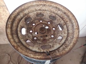 1999-2004 Ford F-250 White 16-Inch 8-Slot Steel Wheel (Used OEM)