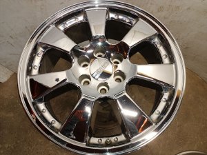 2005-2006 GMC Yukon 20x8.5 7-Spoke Chrome Alloy Wheel (Used OEM)