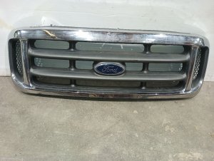 1999-2004 Ford F-550 Super Duty Gray Grille with Chrome Surround and Painted Insert (Used OEM)