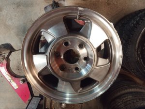 2000-2003 Chevrolet Tahoe 16x7 5-Spoke Machined Aluminum Wheel (Used OEM)