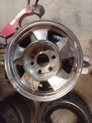 2000-2003 Chevrolet Tahoe 16x7 5-Spoke Machined Aluminum Wheel (Used OEM)