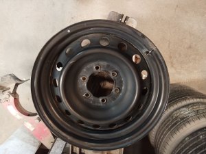 2005-2006 Chevrolet Tahoe Black 17x7.5 Steel Spare Wheel (Used OEM)