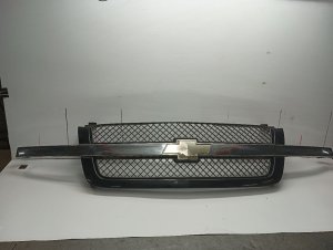 2003-2006 Chevrolet Avalanche 1500 Black Grille with Chrome Center Bar (Used OEM)
