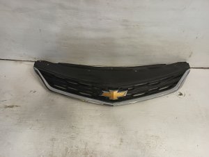 2016-2018 Chevrolet Cruze Black Upper Grille (Used OEM)