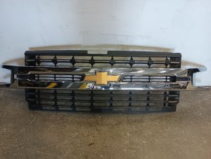2019-2022 Chevrolet Silverado 1500 Black Chrome Bars with High Gloss Black Mesh Grille (Used OEM)