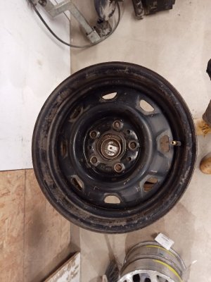 1990-1997 Ford Aerostar Black Wheel (Used OEM)