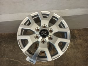 2024-2025 Toyota Tacoma Silver 17x7 6-Lug Silver Alloy Wheel (Used OEM)