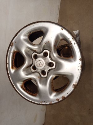 2001-2007 Toyota Highlander 16x6.5 Steel Wheel (Used OEM)