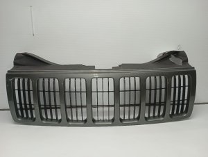 2005-2007 Jeep Grand Cherokee Gray Painted Grille with Vertical Accent Bars (Used OEM)