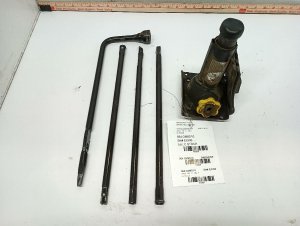 2007-2014 GMC Yukon XL Scissor Jack (Used OEM)