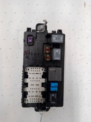 2021-2025 GMC Yukon Instrument Panel Junction Block Fuse Box (Used OEM)