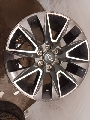 2021-2025 GMC Yukon 10-Spoke Machined Charcoal Alloy Wheel (Used OEM)